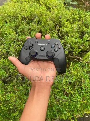 WIRELESS GAMING CONTROLLER