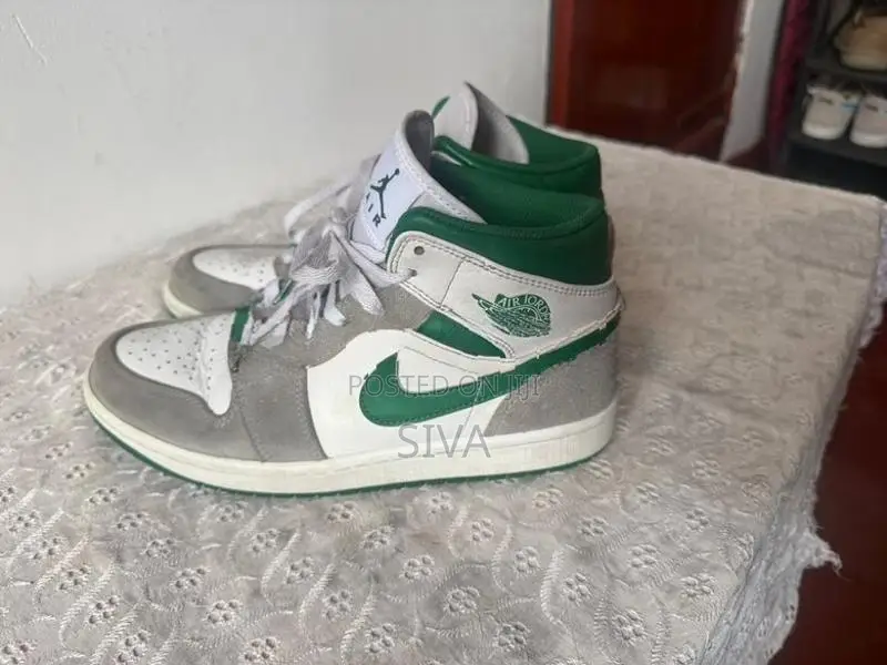 Air jordan1 mid Shoes