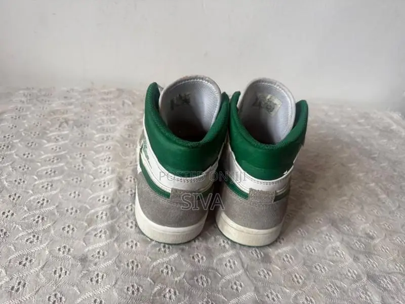 Air jordan1 mid Shoes