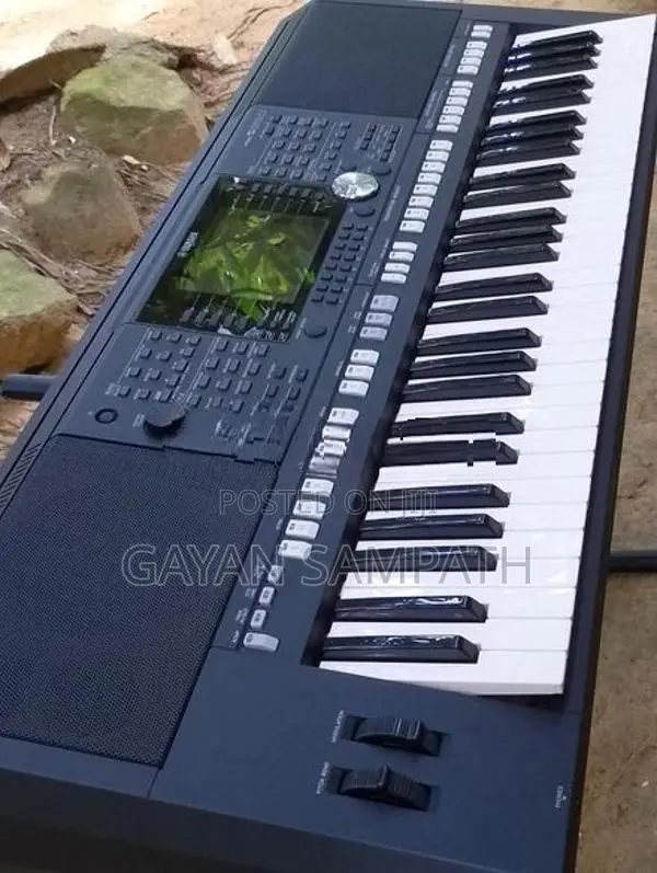 Yamaha i455 Keyboard