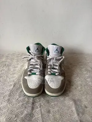 Air jordan1 mid Shoes