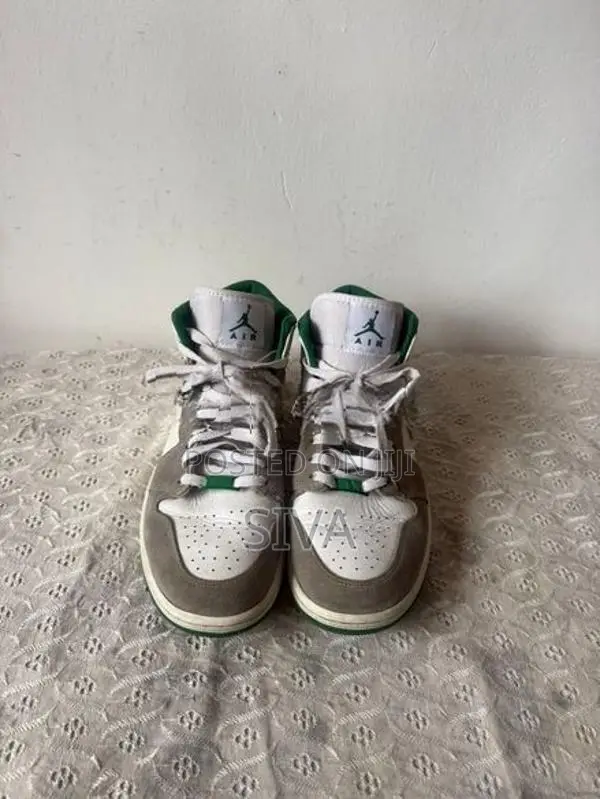 Air jordan1 mid Shoes