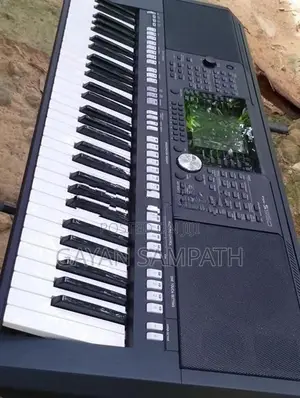 Yamaha i455 Keyboard