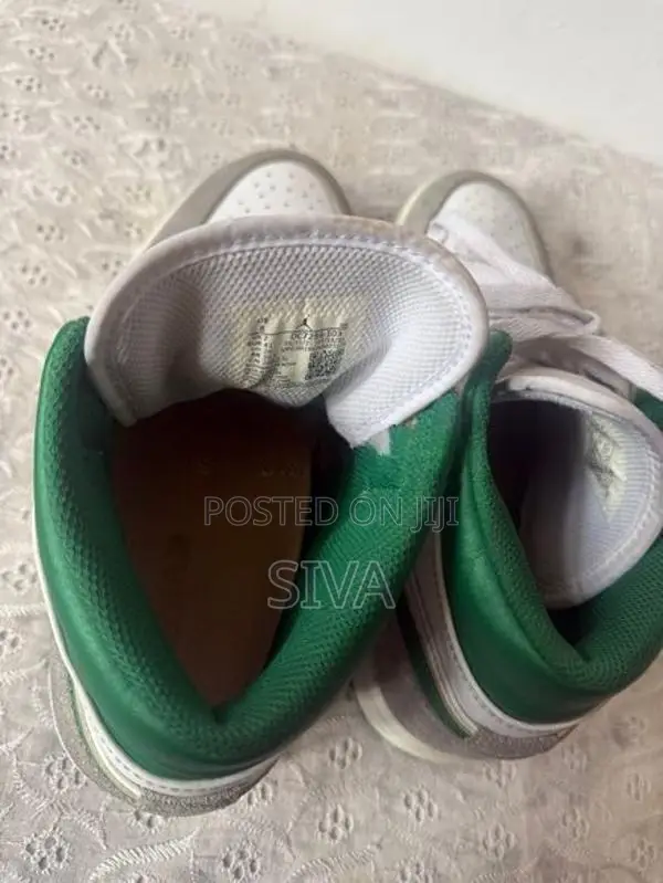 Air jordan1 mid Shoes