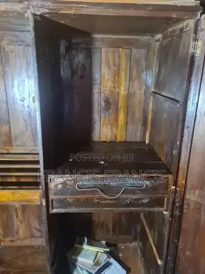 Almari Teak