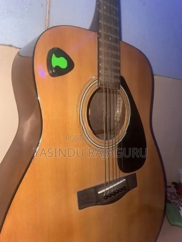 Yamaha F310 Acoustic Guitar