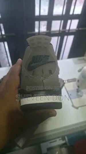 Nike Air Jordan Retro 4 - Cave Stone