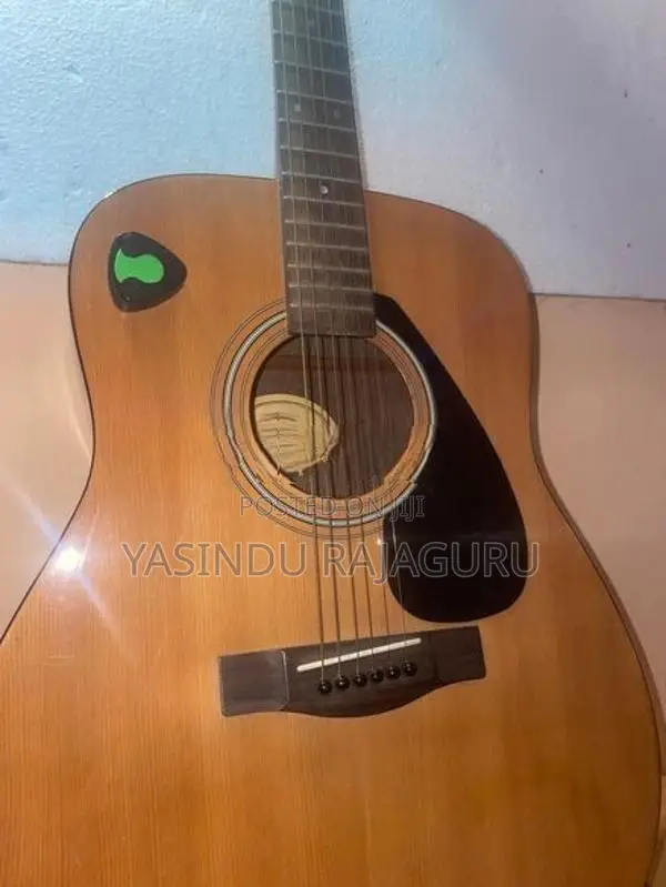 Yamaha F310 Acoustic Guitar