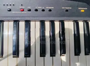 Yamaha YPP-35 Electric Keyboard