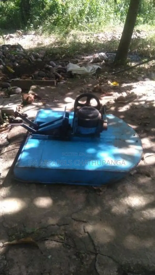 තණකොළ කපන යන්ත්‍රයක් 2005