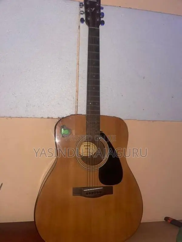 Yamaha F310 Acoustic Guitar