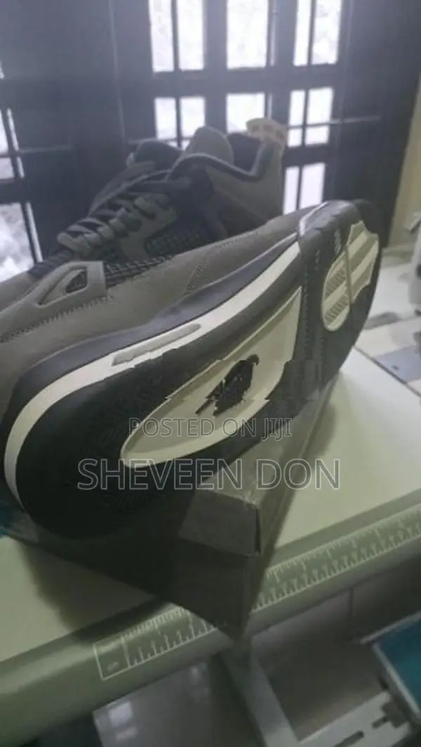 Nike Air Jordan Retro 4 - Cave Stone