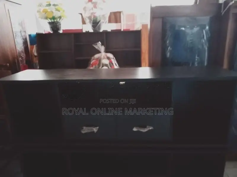 Black Tv Stand (O-19)