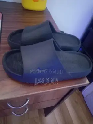 Nike Calm Slides