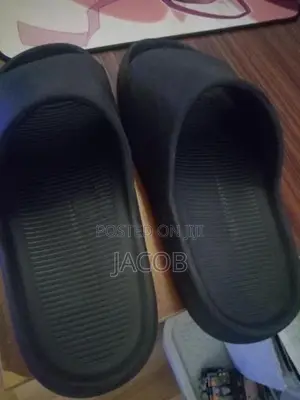Nike Calm Slides
