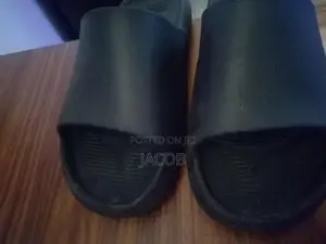Nike Calm Slides