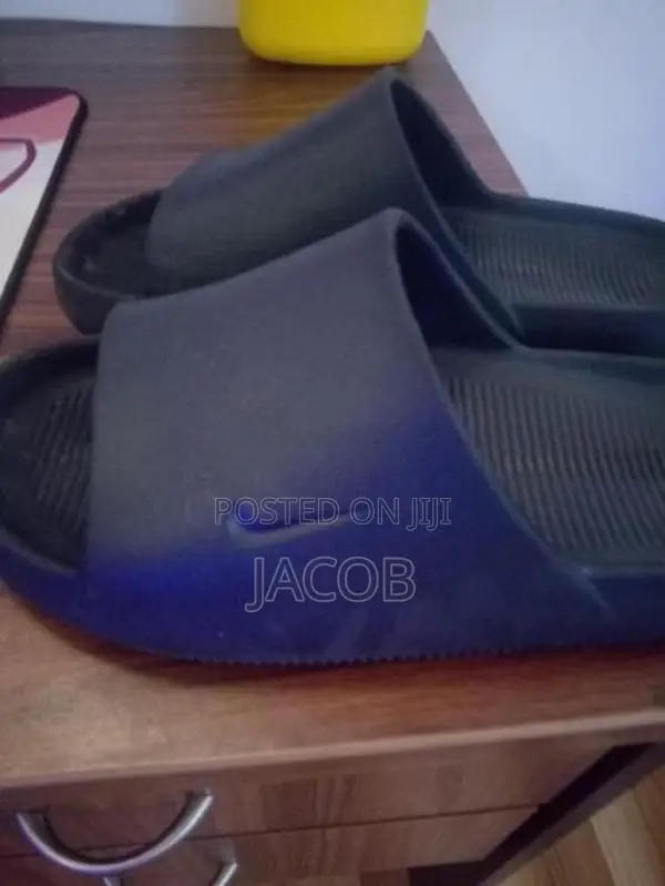 Nike Calm Slides