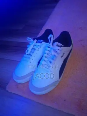 Puma Sneakers