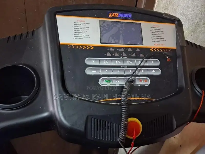 120kg new condition small hours used tread mill, very one