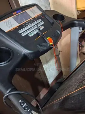 120kg new condition small hours used tread mill, very one