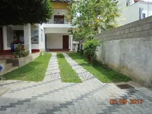 Malaysian Grass With Interlock paving
