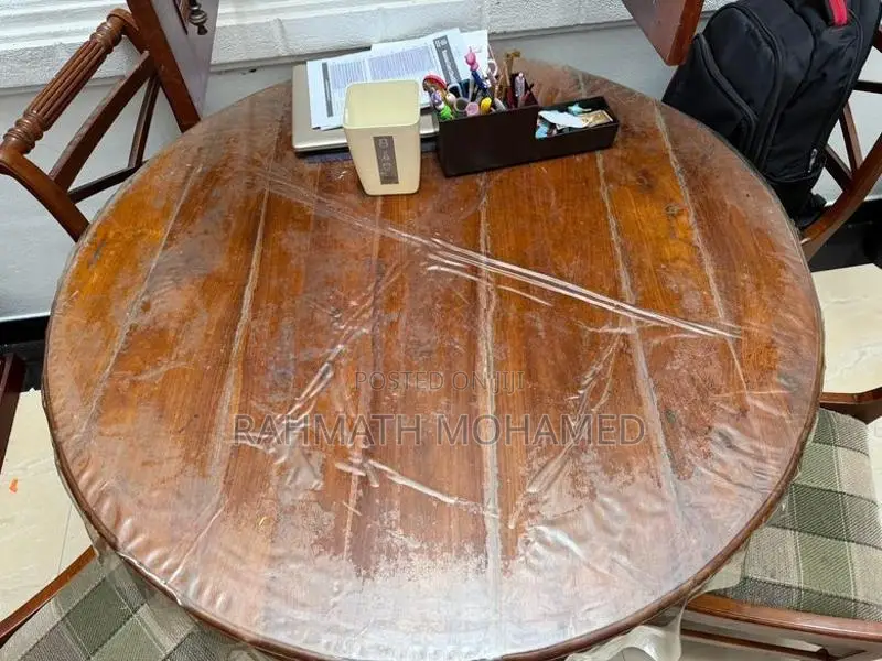 Round table with 4 chairs