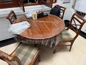 Round table with 4 chairs