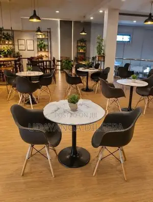 round dining table for cafe and restaurant
