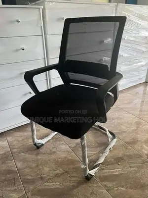 SQ Mesh Blk Base Visitor Chairs
