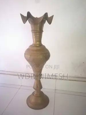 පිත්තල "brass"මල් වාස්  very heavy solid brass