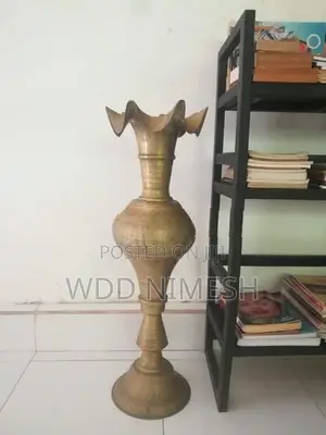 පිත්තල "brass"මල් වාස්  very heavy solid brass