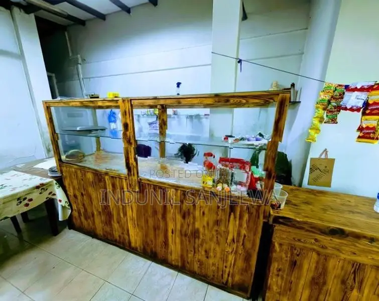 Hotel Cashier Counter with Glass Display Showcase –