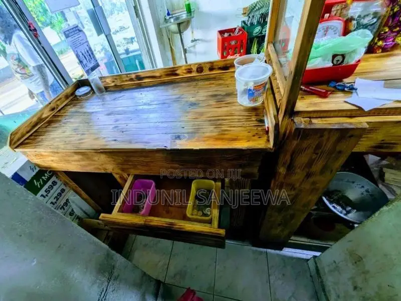Hotel Cashier Counter with Glass Display Showcase –