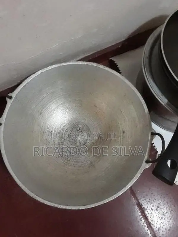 1 Large Pan with Lid, Aluminium Wok, Nonstick
