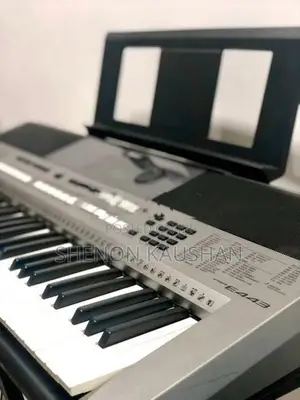 Yamaha PSR E443 Keyboard