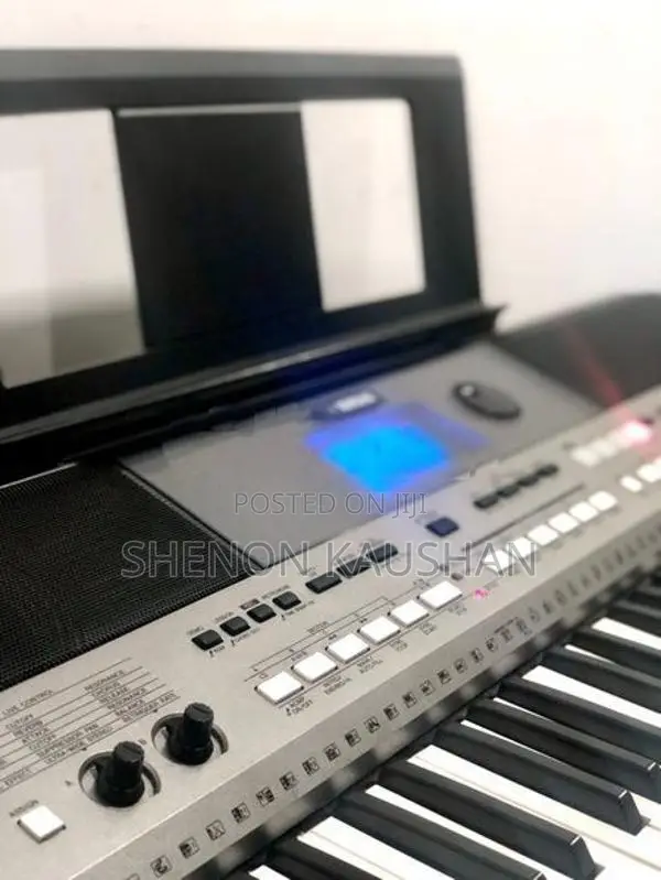 Yamaha PSR E443 Keyboard