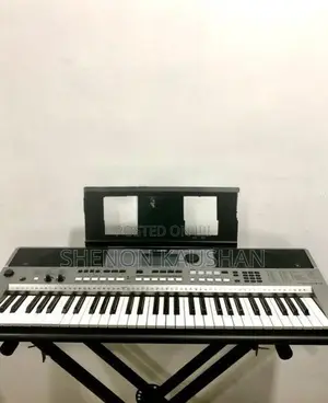 Yamaha PSR E443 Keyboard