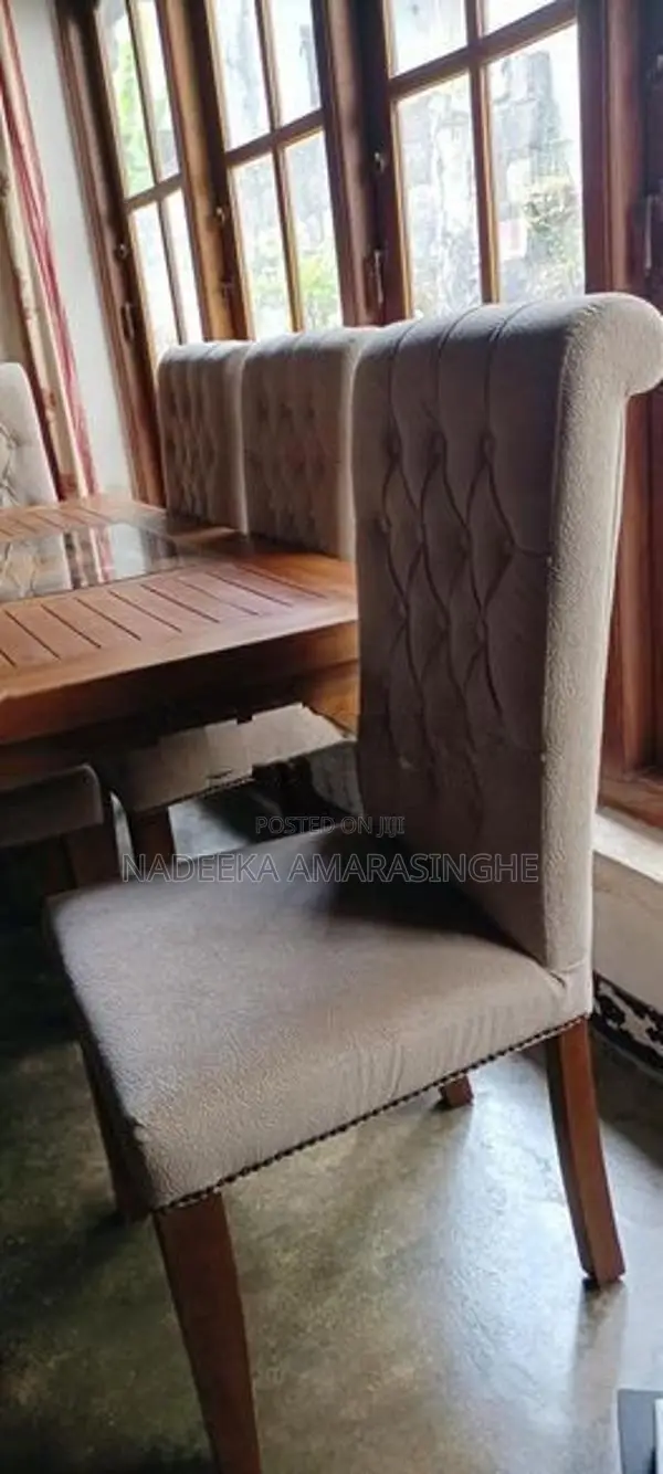 Table with 6 chairs