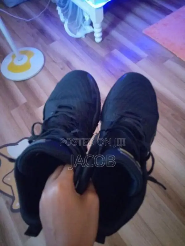 Basketball Shoes Avi