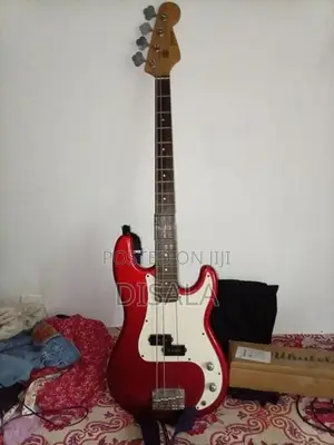 Bass guitar