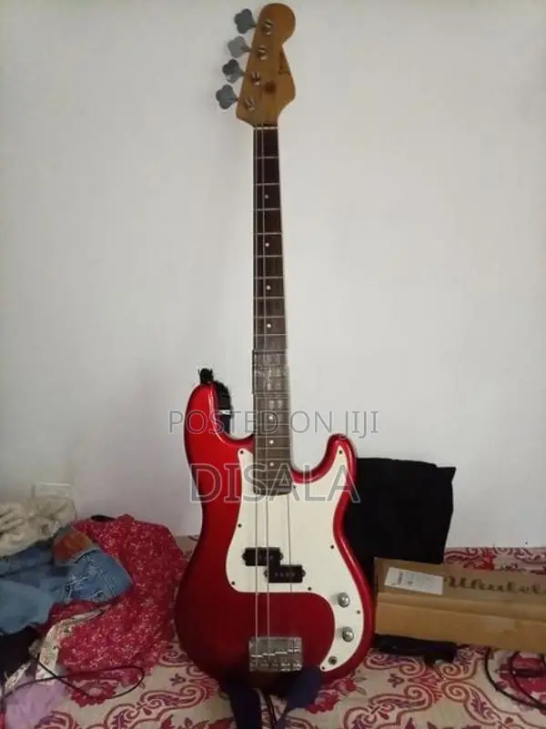 Bass guitar