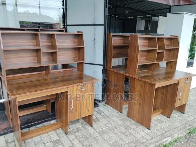 New 4*2 ft Melamine Rack Office Table