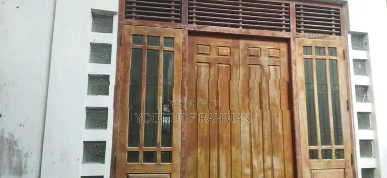 ලී දොර සමඟ ජනෙල් කට්ටලය
