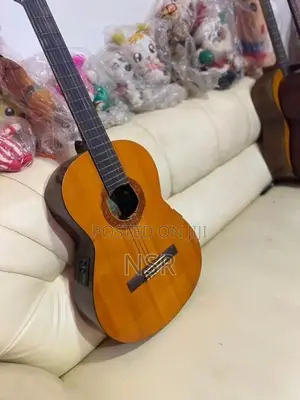 Yamaha CX-40 Semi Classical Box Guitar