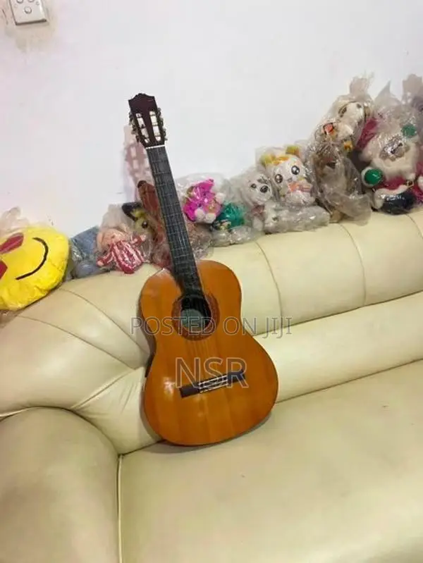 Yamaha CX-40 Semi Classical Box Guitar