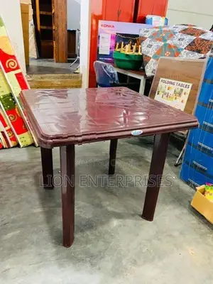 Plastic Tables 2.5×2.5 Ft
