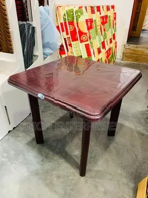 Plastic Tables 2.5×2.5 Ft