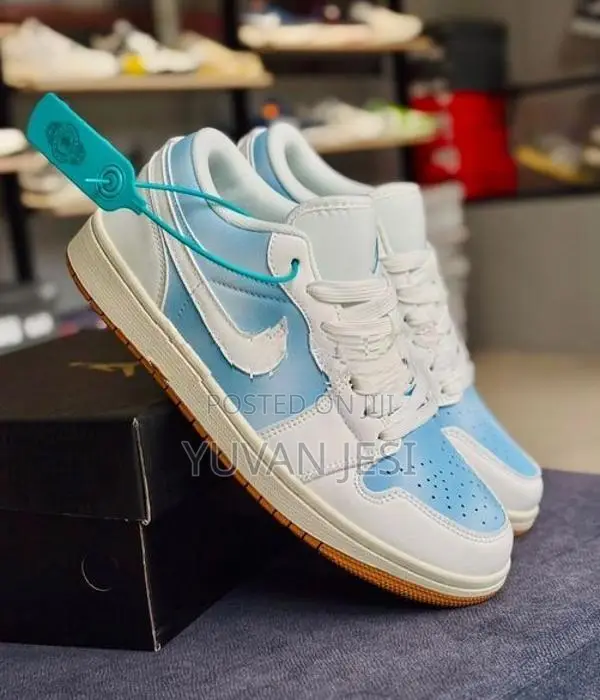 Air Jordan 1 Low Sneakers