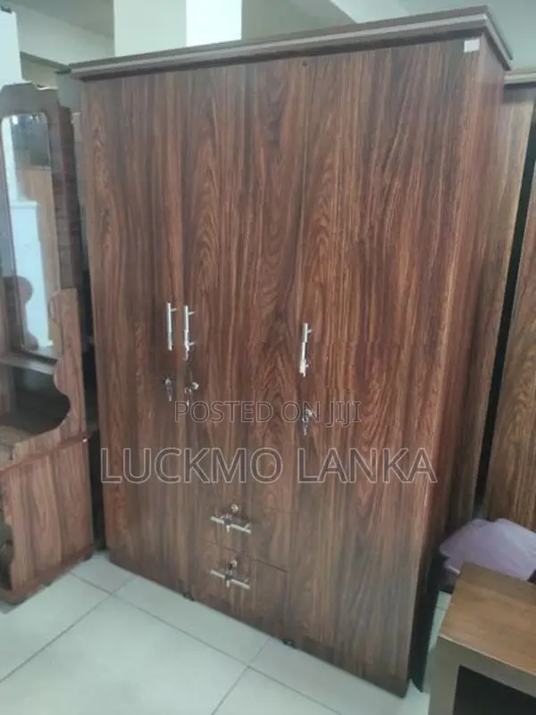 New 3 Door Melamine Cupboard (Dd18)