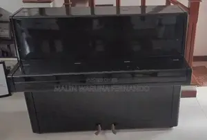 Yamaha P-1B Keyboard